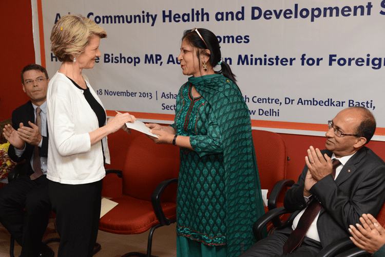 Ms. Bishop presents the cheque to Asha’s Programme Manager, Ms. Kiran Gera as HE Suckling and Mr. Varghese look on