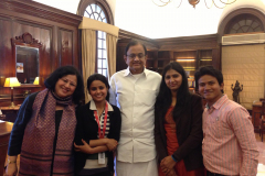 1_Former-Finance-Minister-Mr-P-Chidambaram-with-Dr-Kiran-and-College-students-from-Asha-slums