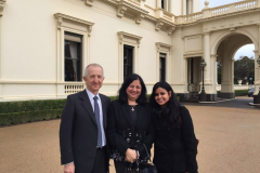 1_Outside-the-famous-Govt-house-in-Melbourne-1-e1464688156407