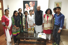 Ashas-High-School-toppers-staff-and-Dr-Kiran-with-Mr-L-K-Advani-1