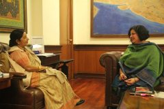 Dr-Kiran-meets-with-Indias-External-Affairs-Minister-Smt.-Sushma-Swaraj-1