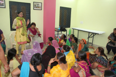 MLA-Parmila-Tokas-addressing-the-Mahila-Mandal-group-at-Ekta-Vihar-slum-centre