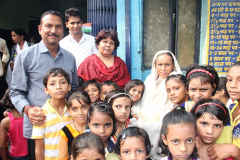 MLA-of-Zakhira-Mr-Shiv-Charan-Goyal-with-the-women-and-children-of-the-slum-colony