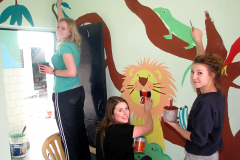 Amanda-Cleggs-team-from-UK-at-Seelampur-Centre