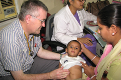 Dr-Dick-Hogben-from-UK-eamining-a-child