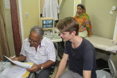 Jonathan-Laney-from-UK-at-Asha-Polyclinic