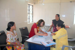 Sara-Gregson-from-UK-at-Chanderpuri-slum-centre