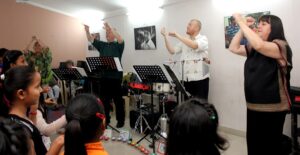 Australian World Orchestra strikes the right chord with Asha children