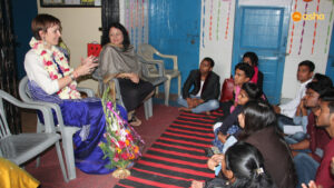 Suzannah interacting with the Asha students