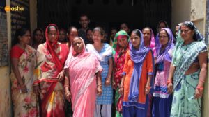 Jeremy with Mahila Mandal (Women's Association) at Asha slum- Kusumpur Pahari