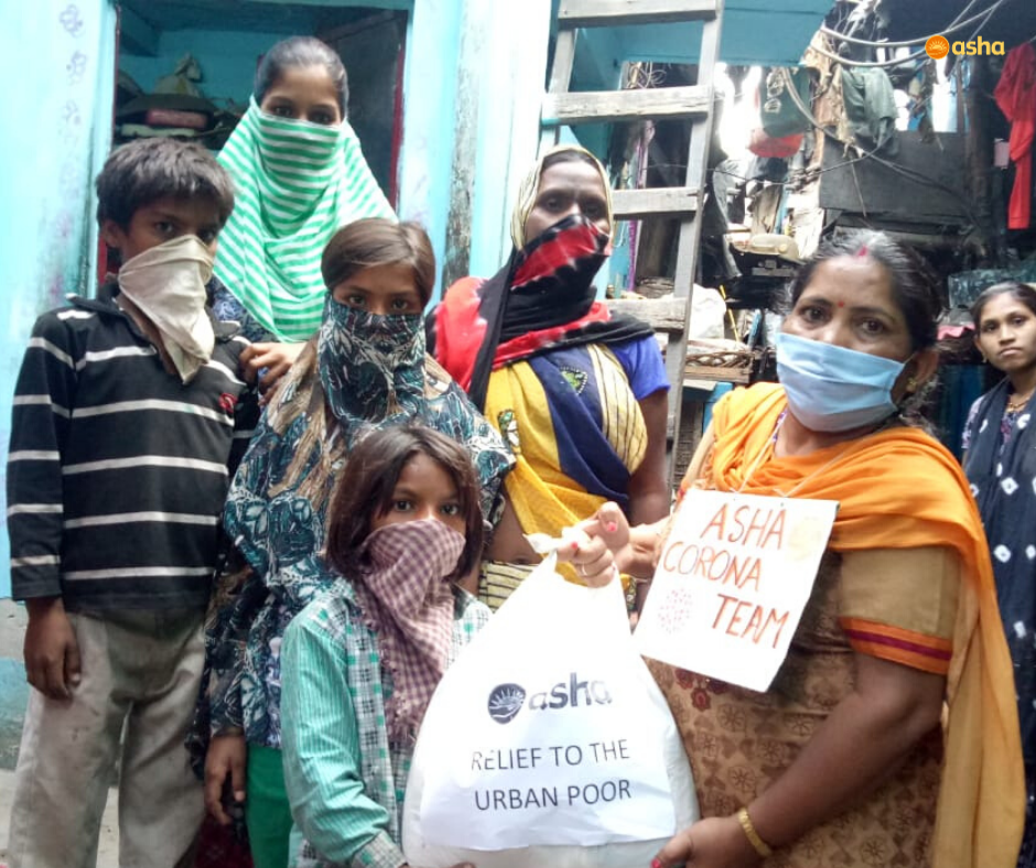 Asha COVID-19 Emergency Response: Slum families receive groceries in the Asha slums