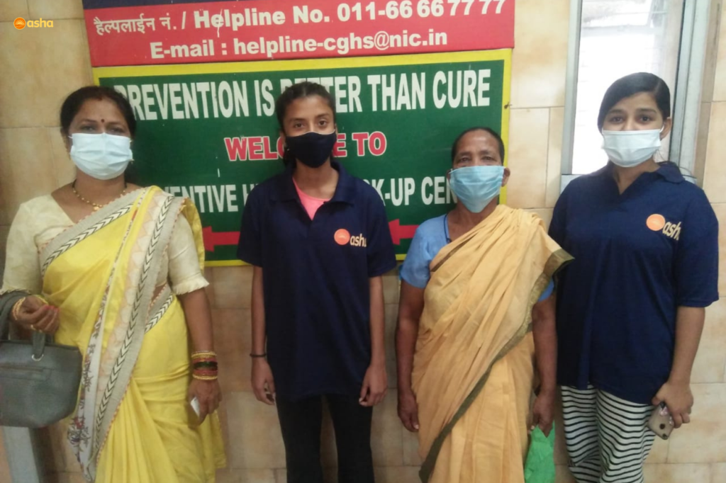 Asha team assists slum dwellers to their nearest vaccination centers