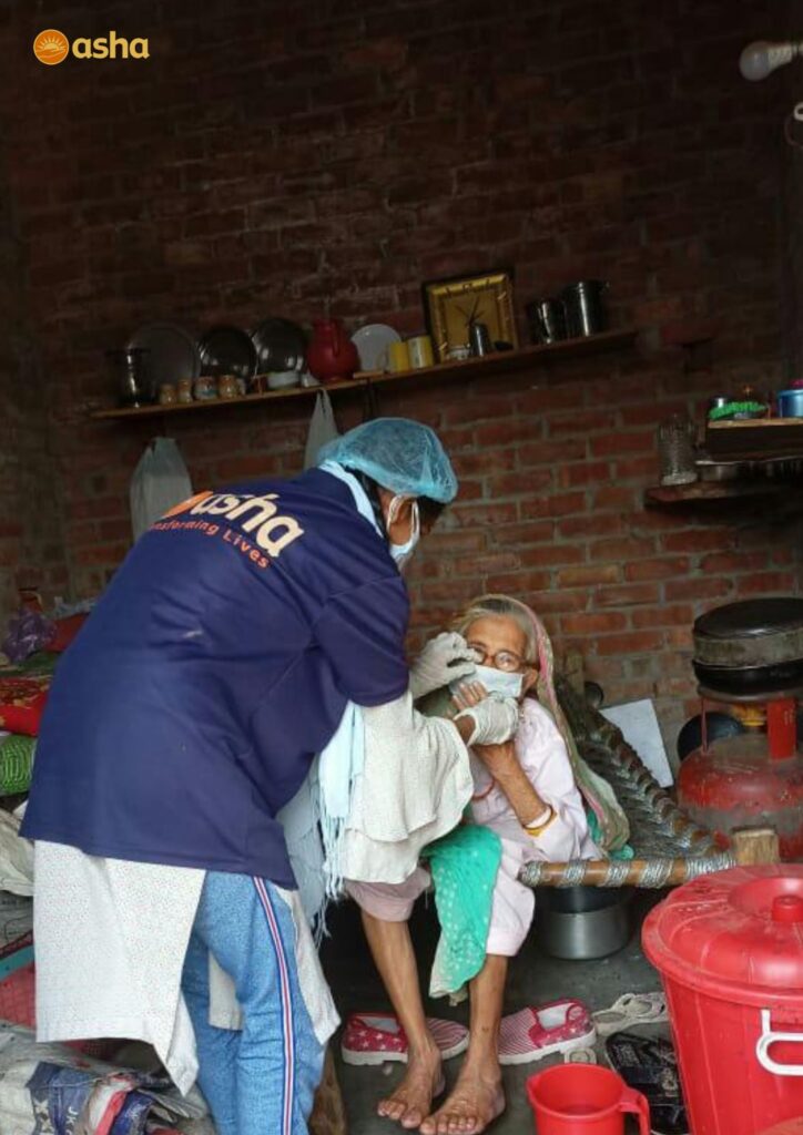 Asha’s COVID-19 Emergency Response: Dr Kiran visits Chanderpuri slum community where all covid protocols are being followed