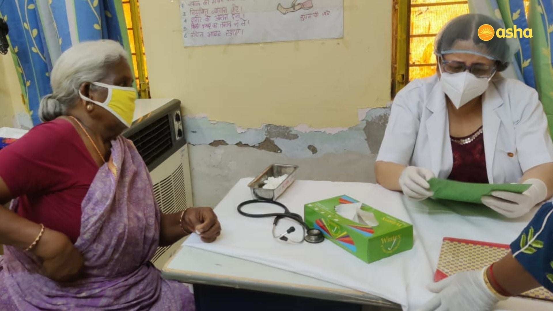 Dr Kiran visits Kusumpur Pahari slum community and runs a clinic
