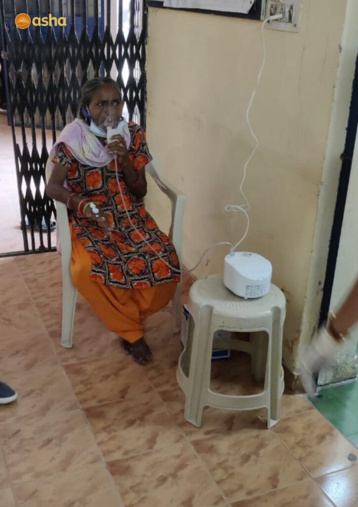 Dr Kiran visits Kusumpur Pahari slum community and runs a clinic