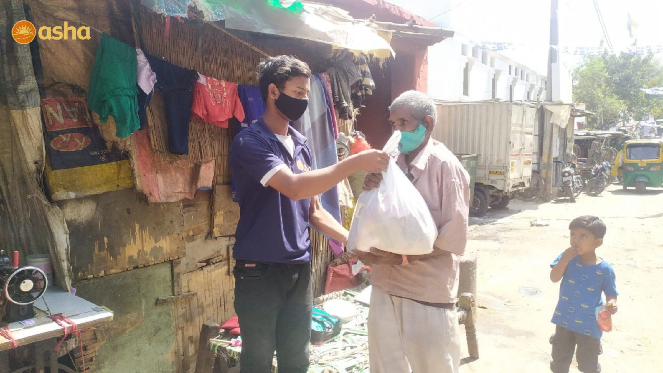 Asha COVID-19 Emergency Response: Kalkaji’s Municipal Councillor visits Asha’s Kalkaji slum community