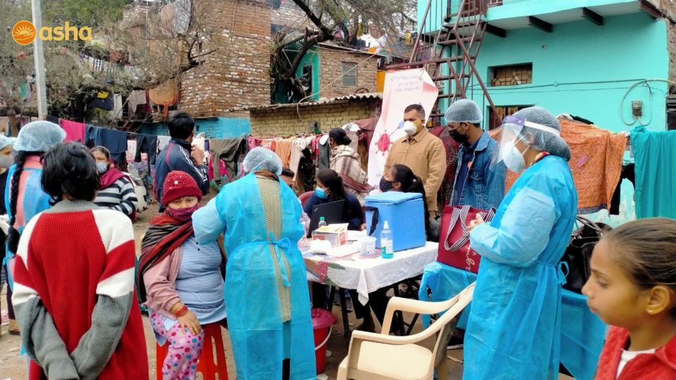 Asha COVID-19 Emergency Response: Kalkaji’s Municipal Councillor visits Asha’s Kalkaji slum community