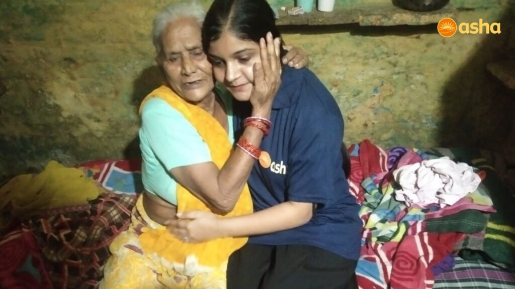 Asha Serves the bedridden Elderly at the Delhi Slums with Love