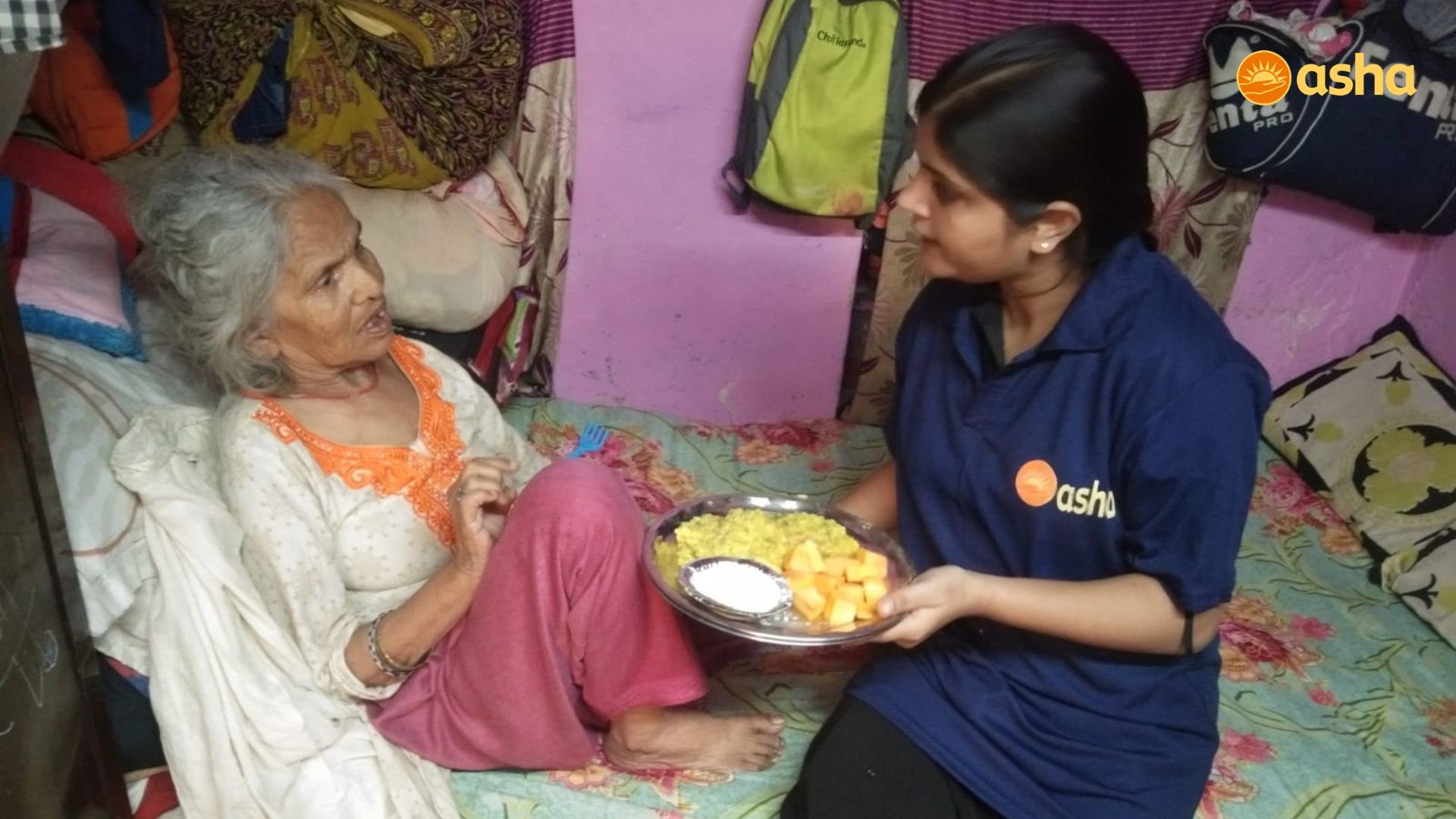 Asha Serves the bedridden Elderly at the Delhi Slums with Love